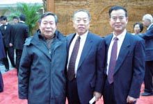 胡有福(右一)与中国原外交部长李肇星合影