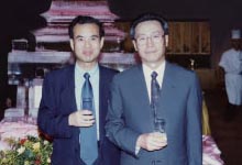 胡有福(左1)与外交部武大伟副部长  在韩国大使馆合影